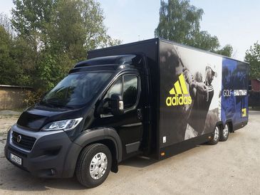 RKB-Fanshop: adidas Golf-Shop mit vollflächiger Beklebung