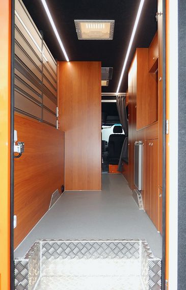 Inspektionsfahrzeug von RKB: Innenausbau eines Brückenfahrzeugs Inspektionsfahrzeug von RKB: Innenausbau eines Brückenfahrzeugs