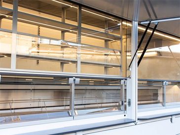 Imbissmobil von RKB: Verkaufstheke