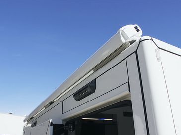 Einsatzleitwagen von RKB: Detailansicht vom Heck mit Markise