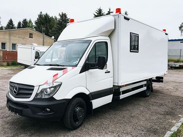 Kanalfahrzeug zur Rohrsanierung auf einem Mercedes-Benz-Sprinter-Fahrgestell