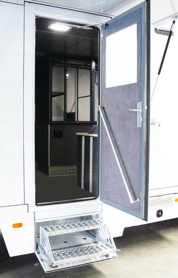 SNG-Übertragungswagen von RKB mit Seiteneinstieg