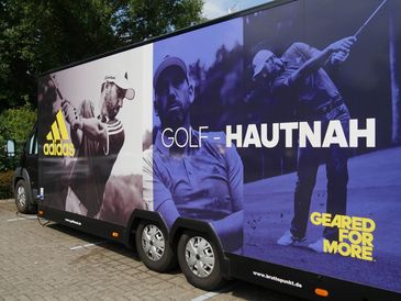 Adidas Promotionmobil von RKB: Der Golfshop im Einsatz