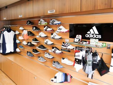 Adidas Golfshop von RKB: Blick in das Promotionmobil