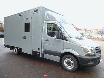 Garderobenmobil von RKB auf einem Mercedes Benz Sprinter Fahrgestell