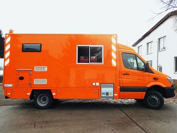 Inspektionsfahrzeug von RKB: Seitenansicht eines Brücken- und Wartungsfahrzeugs