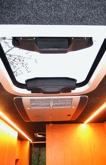 Inspektionsfahrzeug von RKB: Innenraum eines Wartungsfahrzeuges