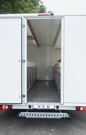 RKB-Fanshop: Heckansicht mit Hecktritt