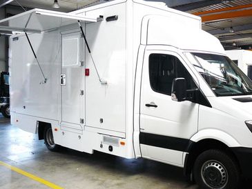 SNG-Übertragungswagen von RKB mit Wetterschutz