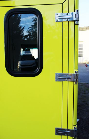Rettungswagen von RKB: Detailansicht am Heckportal