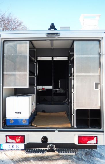 Übertragungswagen von RKB: offene Heckansicht