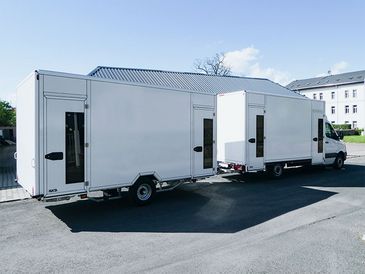 Aufenthaltsmobil von RKB: Zugamschine und Anhänger