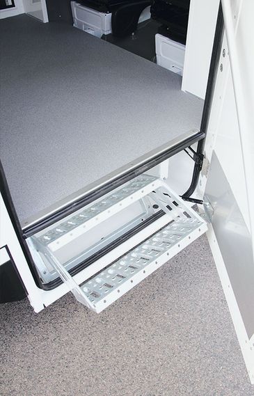 Einsatzleitwagen von RKB: Detailansicht Einstieg Seitentür