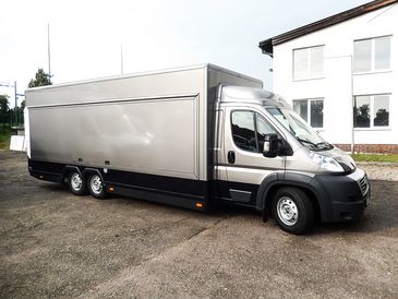 Verkaufsmobil von RKB für Fisch-, Käse- und Molkereiprodukte