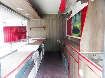 Metzgermobil von RKB: Innenraum mit Theke