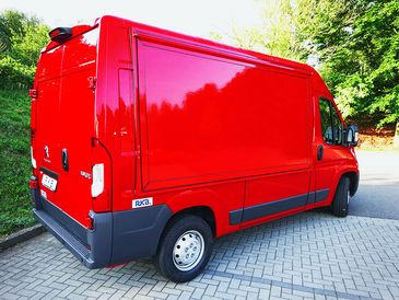 Leerkoffer von RKB: Kastenwagenausbau mit Verkaufsklappe Leerkoffer von RKB: Kastenwagenausbau mit Verkaufsklappe